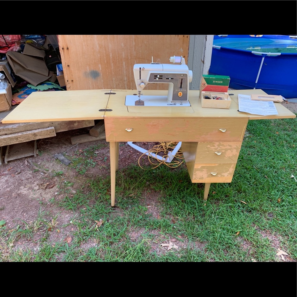 Original 1963 singer sewing machine with cabinet